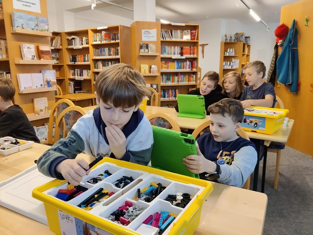 Lego-Seminar in der Bücherei Virgen