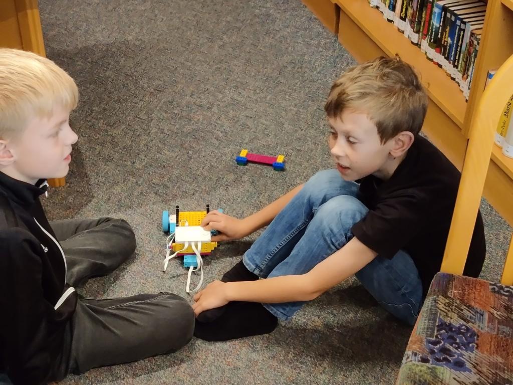 Lego-Seminar in der Bücherei Virgen