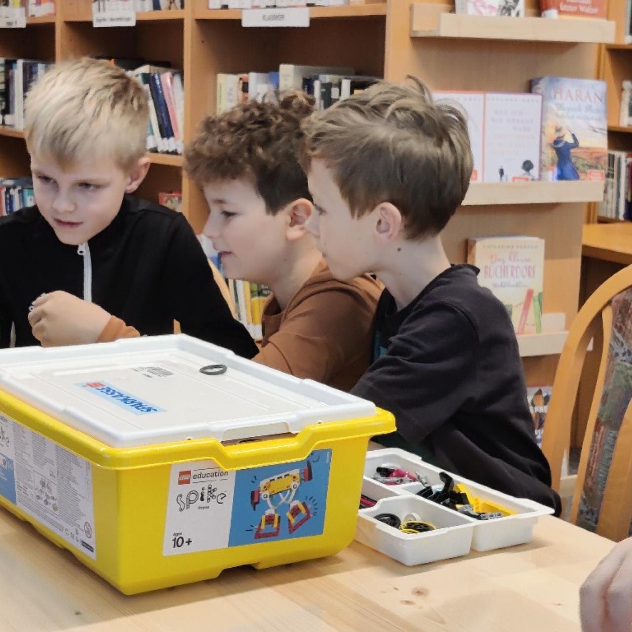 Lego-Seminar in der Bücherei Virgen
